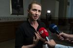 
    Den kongelige undersøger, Socialdemokraternes leder Mette Frederiksen, forlader forhandlingslokalet efter sine sonderinger blandt de partier, der har peget på hende som statsminister, lørdag aften den 8. juni 2019. Der indkaldes til nye forhandlinger søndag.
   Foto: Martin Sylvest/Ritzau Scanpix