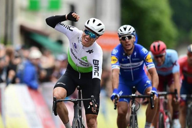 Edvald Boasson Hagen sejrer sikkert på 1. etape i Critérium du Dauphiné. Foto: ASO/Alex Broadway. 