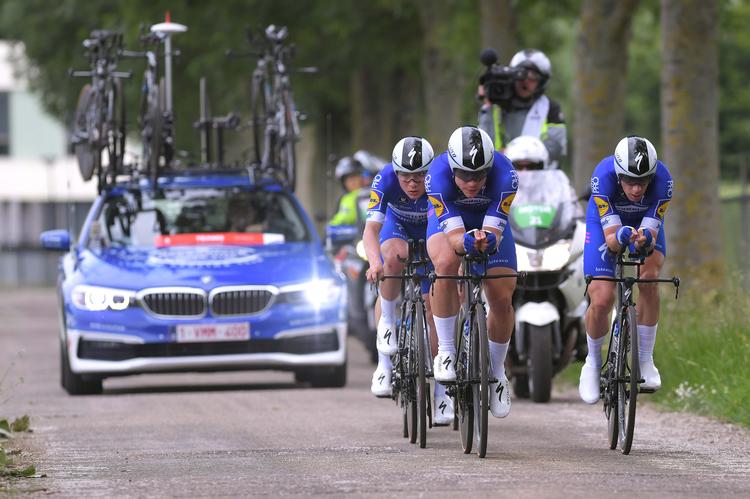 Deceuninck-Quick Step med Michael Mørkøv yderst til højre på vej til at sikre den samlede sejr i Hammer Series. Foto: Luc Claessen/Getty Images. 