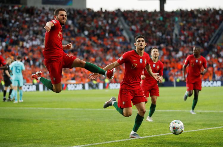 
    Målet blev scoret af Gonçalo Guedes efter assist fra Bernardo Silva, der efter kampen blev kåret til hele turneringens bedste spiller. Reuters/Carl Recine TPX IMAGES OF THE DAY
   Foto: Carl Recine/Ritzau Scanpix