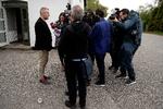 Henrik Sass Larsen har arbejdet på de indre linjer. Her taler han dog gerne med pressen efter en tale første maj.  Foto: Peter Hove Olesen/POLFOTO