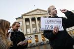 Arkivfoto: Demonstration mod Danske Bank oprindeligt arrangeret af DR programmet Tæt på Sandheden med Jonatan Spang, på Kgs. Nytorv i København.  Foto: Philip Davali
 Foto: Philip Davali/Philip Davali