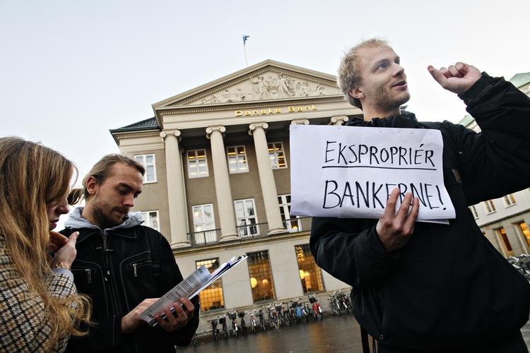 Arkivfoto: Demonstration mod Danske Bank oprindeligt arrangeret af DR programmet Tæt på Sandheden med Jonatan Spang, på Kgs. Nytorv i København.  Foto: Philip Davali
 Foto: Philip Davali/Philip Davali