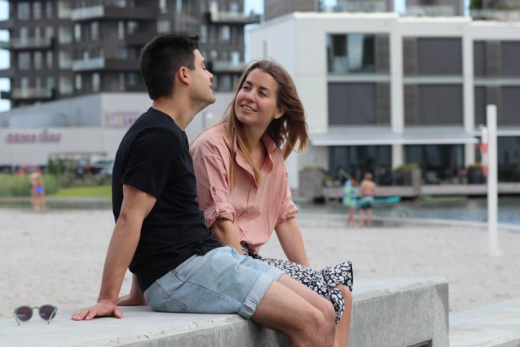 Sandra Petersen er sammen med sin kæreste, Felipe Mathias Godoy Poulsen, flyttet ind i en ny lejlighed på Islands Brygge Foto: Anne Rumland Østbygaard