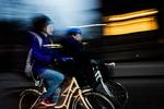 Lavere fartgrænser i byerne og mere plads til gående og cyklende i deres gader vil gavne trafiksikkerheden, vurderer trafiksikkerhedsråd. Foto: Simon Fals/POLFOTO