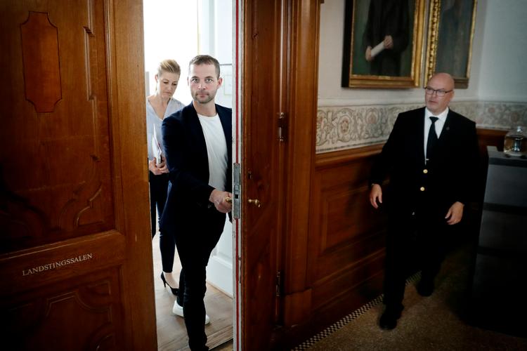 
Erhvervslivet sætter deres lid til de radikale – her Morten Østergaard,  Sofie Carsten Nielsen og Samira Nawa Amini under de aktuelle regeringsforhandlinger. 
   Foto: Jens Dresling/POLFOTO