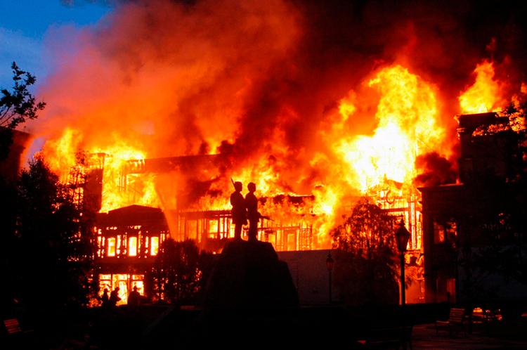 Branden i Universal Studios brød ud 1. juni 2008. Dengang lød meldingerne, at det 'kun' gik ud over kulisser fra 'Tilbage til fremtiden' og en 'King Kong'-udstilling samt nogle uspecificerede bånd. Nu viser det sig så, hvad der var på båndene.  Foto: Mike Meadows/Ritzau Scanpix