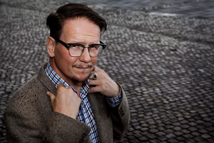 
Eftersom Sjón – på islandsk ordet for ’syn’, men også en sammentrækning af dåbsattestens Sigurjon Birgir Sigurdsson – er fabulant af et format, der kan skræve over verdensaltet, nægter han sig ingen udskejelser undervejs. Arkivfoto Astrid Dalum