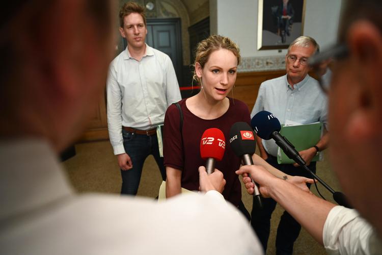 Pernille Skipper, Enhedslisten taler med pressen, da hun tidligere i dag ankommer til forhandlinger med Socialdemokratiet på Christiansborg. Foto: Philip Davali/Ritzau Scanpix