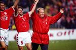 Bo Johansson, til højre, jubler efter en EM-kvalifikationskamp mod Israel.

Johansson stod i spidsen for landsholdet fra 1996 til 2000, hvor højdepunktet var Danmarks indsats under VM i 1998 i Frankrig. Danmark udraderede Nigeria i ottendedelsfinalen og så momentvis ud til at kunne slå Brasilien i kvartfinalen, men tabte 3-2.

Johansson stoppede efter Danmarks måske dårligste slutrunde nogensinde, til EM i 2000, hvor Danmark tabte alle tre kampe og indkasserede otte mål.

I alt 30 kampe. Pointsnit 1,47. Foto: Morten Bjørn Jensen/POLFOTO