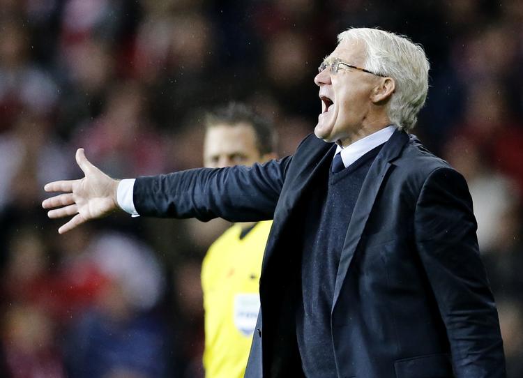 Danmarks længst siddende landstræner, Morten Olsen, har mere end nogen anden formet det moderne landshold og udviklingen af nye fodboldtalenter med DBU's strategi 'den røde tråd'.

I sine seksten år på posten fra 2000 til 2015 nåede Morten Olsen at kvalificere Danmark til fire af i alt otte mulige EM- og VM-slutrunder. Bedst gik det de første år, under VM-slutrunden i 2002 og EM i 2004, hvor landsholdet nåede til henholdsvis ottendedels- og kvartfinalen.

Morten Olsen har i årevis haft et godt øje til Kasper Hjulmand. Så sent som i februar udråbte Olsen Hjulmand til at være Danmarks bedste landstræner. Det skete i det belgiske nyhedsmedie Voetbalnieuws.be.

I alt 159 kampe. Pointsnit: 1,67. Foto: Jens Dresling/POLFOTO