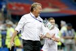 Åge Hareide blev landstræner i 2016 og har siden leveret den statistisk set bedste præstation, nogen træner har formået for det danske landshold. Efter foreløbig 36 kampe er pointsnittet 1,81 - højere end både Richard Møller Nielsen, Morten Olsen og Sepp Piontek. Højdepunktet var ottendedelsfinalen til VM i 2018 og den aktuelle stime, hvor Danmark er ubesejret 28 kampe i træk.

Trods flotte resultater har Hareide løbende været kritiseret for at gøre landsholdet kedeligt. Kritikere har efterspurgt den mere offensive fodboldstil, som Morten Olsen stod for.

Hareides kontrakt udløber i år 2020. Foto: Finn Frandsen/POLFOTO