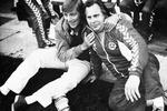 Kurt 'Nikkelaj' Nielsen (th. sammen med holdlederen Kai Johansen) var dansk landstræner fra 1976 til 1979. Forinden havde han som aktiv spiller tilbragt en menneskealder i Skovshoved IF, indtil han som 30-årig blev købt af den franske storklub Olympique Marseille.

Som landstræner nåede 'Nikkelaj' ingen større resultater og kom til at stå for den lidt tilbagelænede danske, hyggestemning i landsholdstruppen som efterfølgeren Sepp Piontek gjorde op med til fordel for disciplin og professionalisme. Foto: Heine Pedersen/POLFOTO