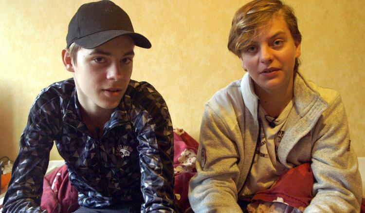 Tvillingedrengene Peter og Mikkel er blevet teenagere og gør oprør mod deres mor. Foto: DR