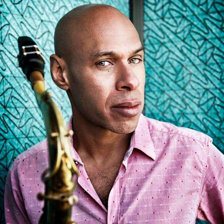 Saxofonisten Joshua Redman har spillet med alle tidens store jazzmusikere fra pianisten Brad Mehldau til Chick Corea og Herbie Hancock. Foto: Jay Blakesberg