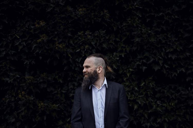 Sune de Souza Schmidt-Madsen er ikke kommet godt fra start i sin egen skrivekarriere, mener flere anmeldere.  Foto: Thomas A.