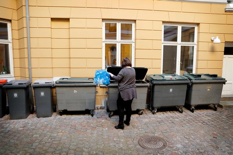 Det kan være svært at få sorteret sit affald, når man har et lille bykøkken, og det vil Københavns Kommune nu
 afhjælpe med to nye tiltag (Akivfoto) Foto: Jens Dresling/POLFOTO