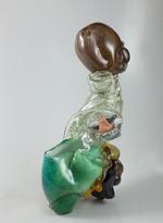 Der er noget både erotisk og botanisk over flere af Per-René Larsens værker. Her er det 'Med en simpel gave' som er sat sammen af både nyt og gammelt glas.   Foto: Køppe Contemporary Objects