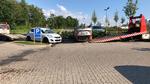 En skypumpe væltede to biler. Den ene ses her stadig liggende på taget, mens den anden er vendt rundt. Ingen mennesker er kommet til skade. Foto: Presse-fotos.dk/Ritzau Scanpix