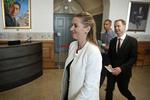 Regeringsforhandlingerngenoptages lørdag formiddag efter nogle dages pause, hvor mange politikere har været til Folkemødet. På billedet ankommer kongelig undersøger S-formand Mette Frederiksen sammen med Mattias Tesfaye og  Nicolai Wammen til forhandlinger tidligere på ugen på Christiansborg. 
   Foto: Jens Dresling/POLFOTO