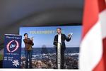Kristian Thulesen Dahl fra Dansk Folkeparti holdt lørdag middag partiledertale på Hovedscenen i Allinge på Bornholm under Folkemødet.
   Foto: Mads Claus Rasmussen/Ritzau Scanpix