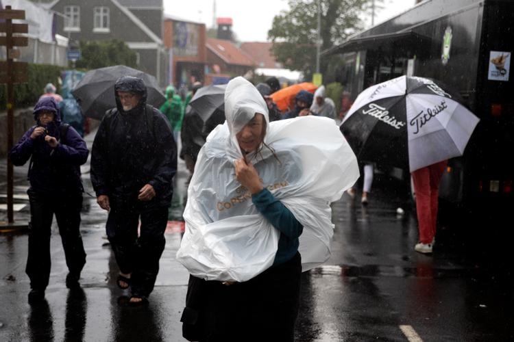 Folkemødet på Bornholm blev ramt hårdt af regn, lyn og torden. Lørdag aften var Bornholm eneste sted i Danmark, hvor DMI fortsat havde varsel ude for skybrud. Foto: Finn Frandsen/POLFOTO