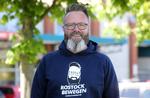 Claus Ruhe Madsen stiller op som overborgmester som løsgænger, selv om flere partier i Rostock har bejlet til ham. I dag vil det stå klart, og han bliver valgt, og dermed bliver den første person uden tysk statsborgerskab, der bliver overborgmester i en by i Tyskland. Foto: Bernd Wüstneck/Ritzau Scanpix