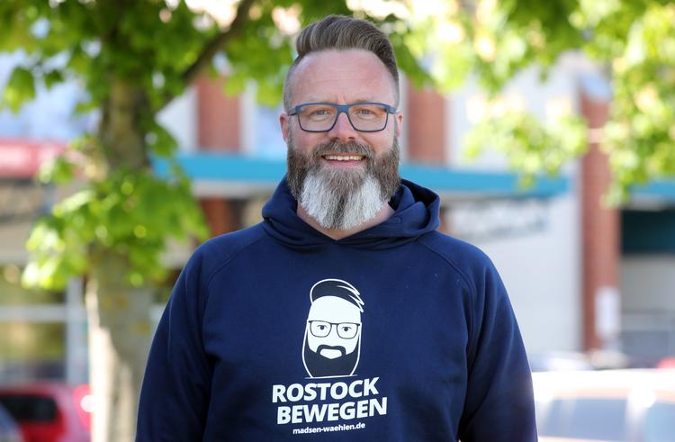 Claus Ruhe Madsen stiller op som overborgmester som løsgænger, selv om flere partier i Rostock har bejlet til ham. I dag vil det stå klart, og han bliver valgt, og dermed bliver den første person uden tysk statsborgerskab, der bliver overborgmester i en by i Tyskland. Foto: Bernd Wüstneck/Ritzau Scanpix