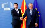 EU-kommissionens formand Jean-Claude Juncker, der her ses med den nordmakedonske premierminister Zoran Zaev, argumenterer hårdt for, at EU bør begynde optagelsesforhandlinger med både Nordmakedonien og Albanien. Foto: Francois Lenoir/Ritzau Scanpix