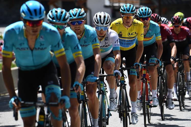 Astanas stærke kollektiv, som det sås i Critérium du Dauphiné, kan også i Tour de France give Jakob Fuglsang en markant fordel. Foto: Anne-christine Poujoulat/Ritzau Scanpix