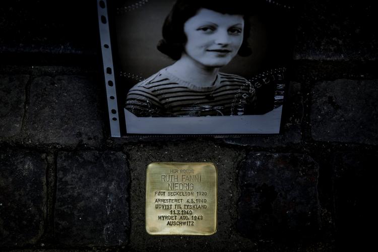 Ruth Fanni Niedrig var kun 23 år, da hun blev dræbt i Auschwitz. Hendes mand overlevede opholdet, og det lykkedes ham at komme til Canada, hvor han døde i 1987.
   Foto: Mads Nissen/POLFOTO