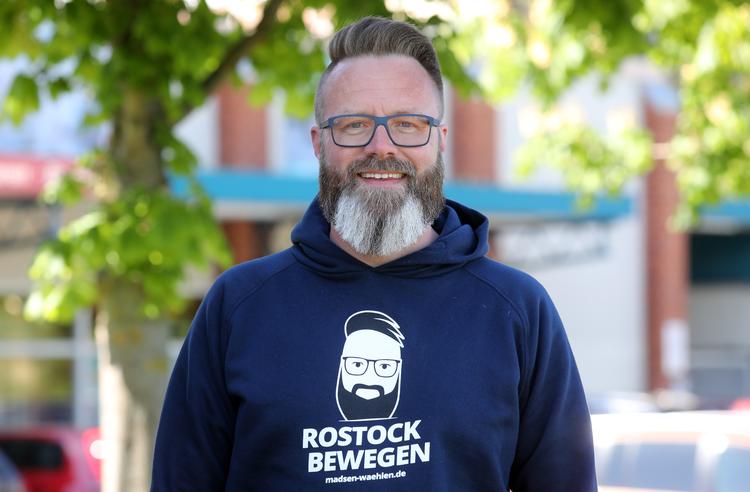 Danske Claus Ruhe Madsen har allerede fået tilnavnet  'hipsterborgmesteren' i tyske medier på grund af sit fuldskæg, hættetrøjnerne og det foretrukne transportmiddel: cyklen. Foto: Bernd Wüstneck/Ritzau Scanpix