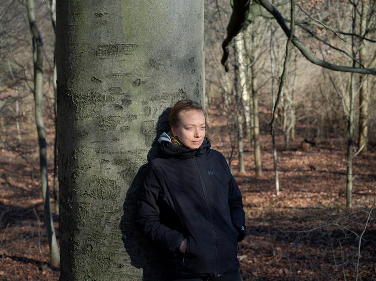 33-årige Anne Dalum fik inddraget sit pas af Københavns Politi og udrejseforbud et år af Danmark, da hun i januar ville rejse til Rojava-provinsen i det nordlige Syrien for at deltage i projektet 'Make Rojava Green Again'. 
   Foto: Peter Hove Olesen/POLFOTO