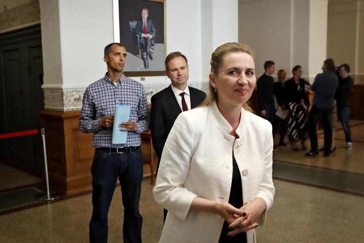 Efter en pause i forhandlingerne mandag fortsætter de i dag. Her ses Kongelig Undersøger, S-formand Mette Frederiksen, forud for forhandlinger i sidste uge.  Foto: Jens Dresling/POLFOTO