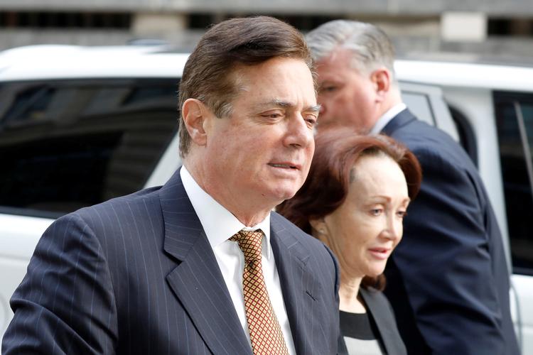 Paul Manafort på vej til et af de retsmøder, der endte med at sende ham bag tremmer. Foto: Yuri Gripas/Ritzau Scanpix