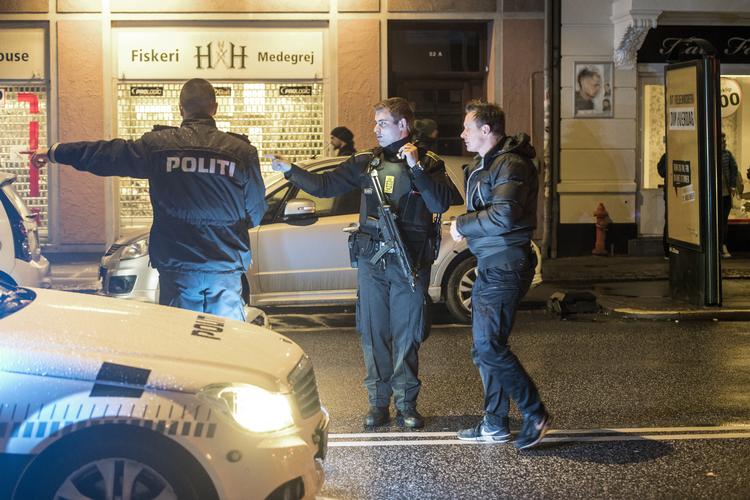 Advokater for flere dømte medlemmer af banden LTF vil have sager genoptaget. Her er politiet rykket ud til et skyderi på Nørrebro. Foto: Kenneth Meyer/POLFOTO