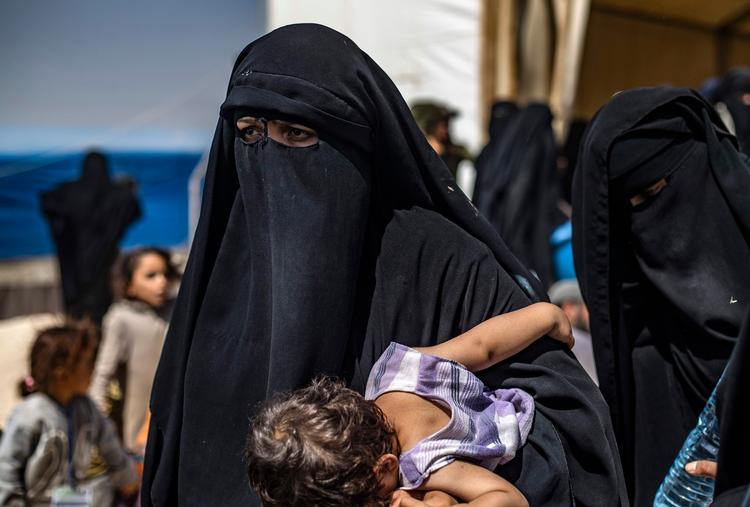  En etnisk dansk kvinde sidder tilbageholdt i al-Roj lejren i det nordøstlige Syrien. Ifølge Politikens oplysninger sidder mindst 19 danske kvinder og børn tilbageholdt - 13 af dem i al-Hol lejren (billedet) De øvrige i al-Roj. Foto: Delil Souleiman/Ritzau Scanpix