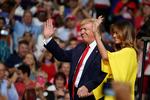 Den amerikanske præsident, Donald Trump, sammen med førstedame skød kampagnen for at fortsætte som præsident i 2020 i gang i Amway Center i Orlando, Florida. Foto: Carlo Allegri/Ritzau Scanpix