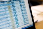 Den nationale test i Biologi i 8. klasse på Terndrup Skole. Læren kan under testen, på sin egen computer,  følge med i, hvor mange spørgsmål de enkelte elever har svaret på.
   Foto: Tobias Nørgaard Pedersen/POLFOTO