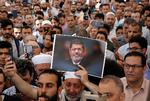  Mohamed Morsi blev begravet i stilhed i Cairo, men mange steder i den muslimiske verden var der større mindehøjtideligheder for ham, som her i en moské i Istanbul i Tyrkiet.   Foto: Murad Sezer/Ritzau Scanpix