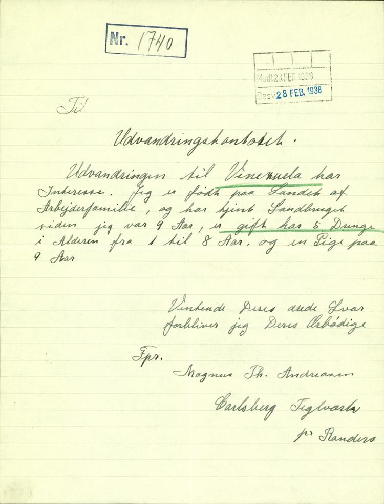 Fra bunken af ansøgere til en af Statens Udvandringskontors 'kolonist-rejser' i 1938: Magnus Th. Andreasen har »tjent Landbruget siden jeg var 9 Aar«. Foto: Niels Gravesen, Rigsarkivet