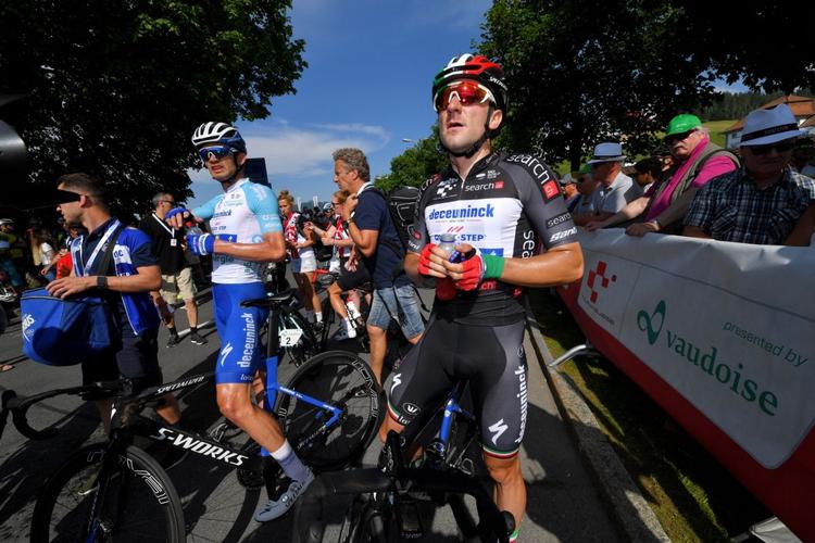 Elia Viviani i den sorte pointtrøje, som han endnu kun har til låns, fordi den retteligt tilhører Peter Sagan, og Kasper Asgreen puster ud efter italienerens anden sejr i træk. Foto:Tim De Waele/Getty Images. 