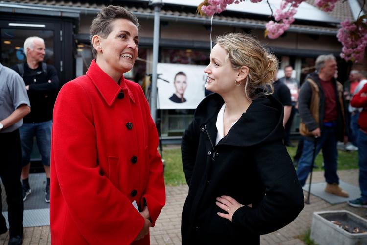 SF's Pia Olsen Dyhr og Enhedslistens Pernille Skipper til 1. maj hos 3F i Kastrup (Akivfoto).  Foto: Jens Dresling/POLFOTO
