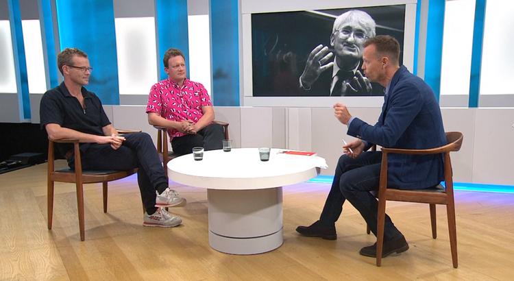 Kresten Schultz Jørgensen og Malte Frøslee Ibsen diskuterede Jürgen Habermas med 'Deadline'-vært Jacob Rosenkrands i anledning af filosoffens 90-års fødselsdag. Foto: DR