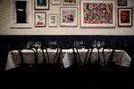 »Danskernes tilgang er meget pragmatisk, altså økologisk hvor muligt og fornuftigt. Samme tanke tager de med ud på restauranter. De forventer næsten, at brødet og smørret er økologisk, men de forventer ikke, at kødet og vinen er det«, siger trendforsker Louise Byg Kongsholm. Foto: Peter Hove Olesen/POLFOTO