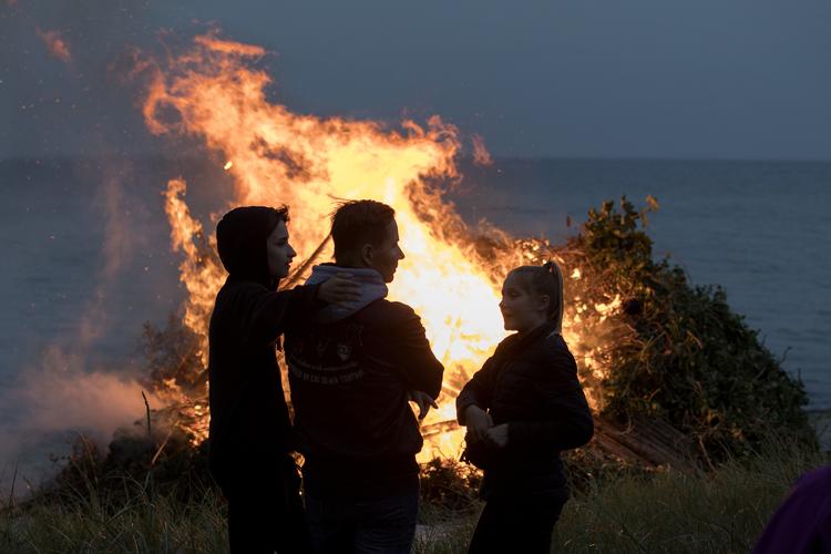 Rolige vejrforhold, tørvejr og temperaturer op til 22 grader. Sådan bliver sankthansaften på søndag ifølge DMI. Foto: Finn Frandsen/Ritzau Scanpix