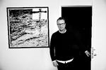 Rasmus Bregnhøi har tegnet over 100 billedbøger for børn med sin karakteristisk vilde streg. Nu debuterer han også som sanger og sangskriver med sit band Bidt. Bandets plade hedder 'Tilpas utilpas'.  Foto: Jacob Ehrbahn/POLFOTO