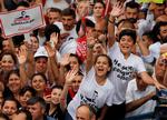 Tilhængere af den socialdemokratisk-republikanske borgmesterkandidat i Istanbul., Ekrem Imamoglu.
   Foto: Murad Sezer/Ritzau Scanpix