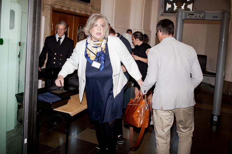 Den fiktive seniorkorrespondent Kirsten Birgit Schiøtz Kretz Hørsholm på arbejde på Christiansborg.
   Foto: Jens Hartmann Schmidt/POLFOTO