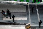 Siden sidste uge er politiet begyndt at kontrollere løbehjulene. Og der vanker høj bødestraf for at køre på fortovet. Foto:  
     JOEL SAGET / AFP)
   Foto: Joel Saget/Ritzau Scanpix